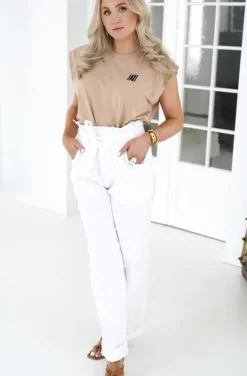 Baum und Pfergarten - Nysha Pant - White