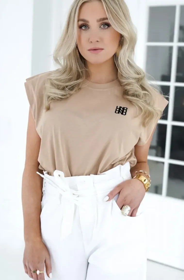 Baum und Pfergarten - Nysha Pant - White