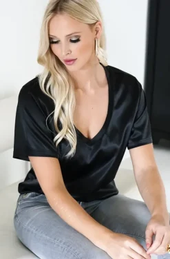 Blond Hour - the Perfect Shiny V-neck top - Black
