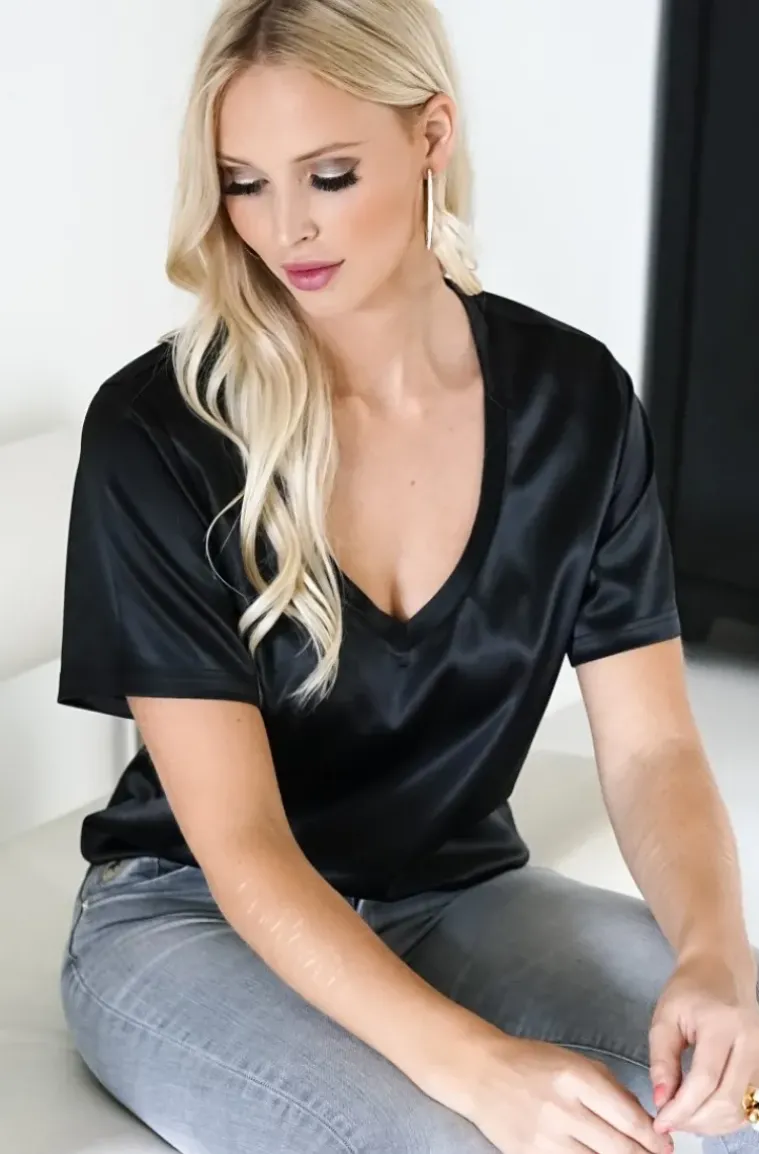 Blond Hour - the Perfect Shiny V-neck top - Black