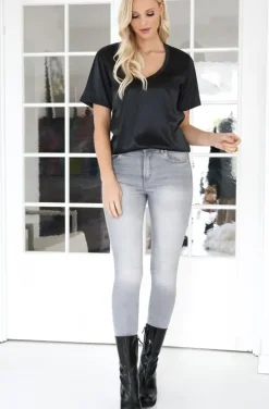 Blond Hour - the Perfect Shiny V-neck top - Black