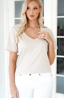 Blond Hour - The perfect V-neck tshirt - Sand