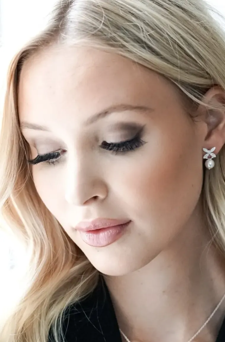 Carolina Gynning Jewelry - Ellipse Mini Pearl Earrings Silver