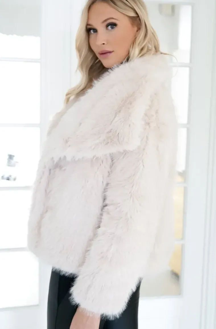 Mixed Brands - Faux Fur Jacket Short with wide collar 40920 - Beige