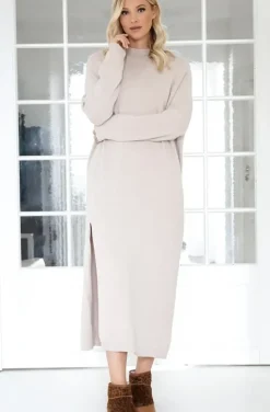 Mixed Brands - Knitted dress with slit 3006 - Beige