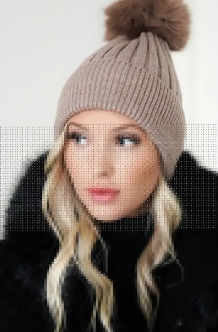 Plain Vanilla - Beanie with faux fur pompom - Sand