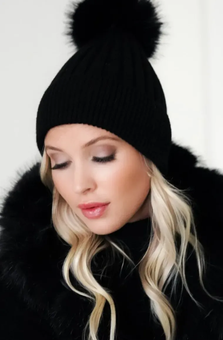 Plain Vanilla - Beanie with faux fur pompom - Black