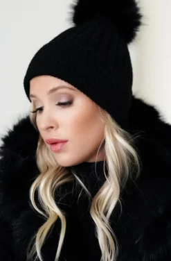 Plain Vanilla - Beanie with faux fur pompom - Black