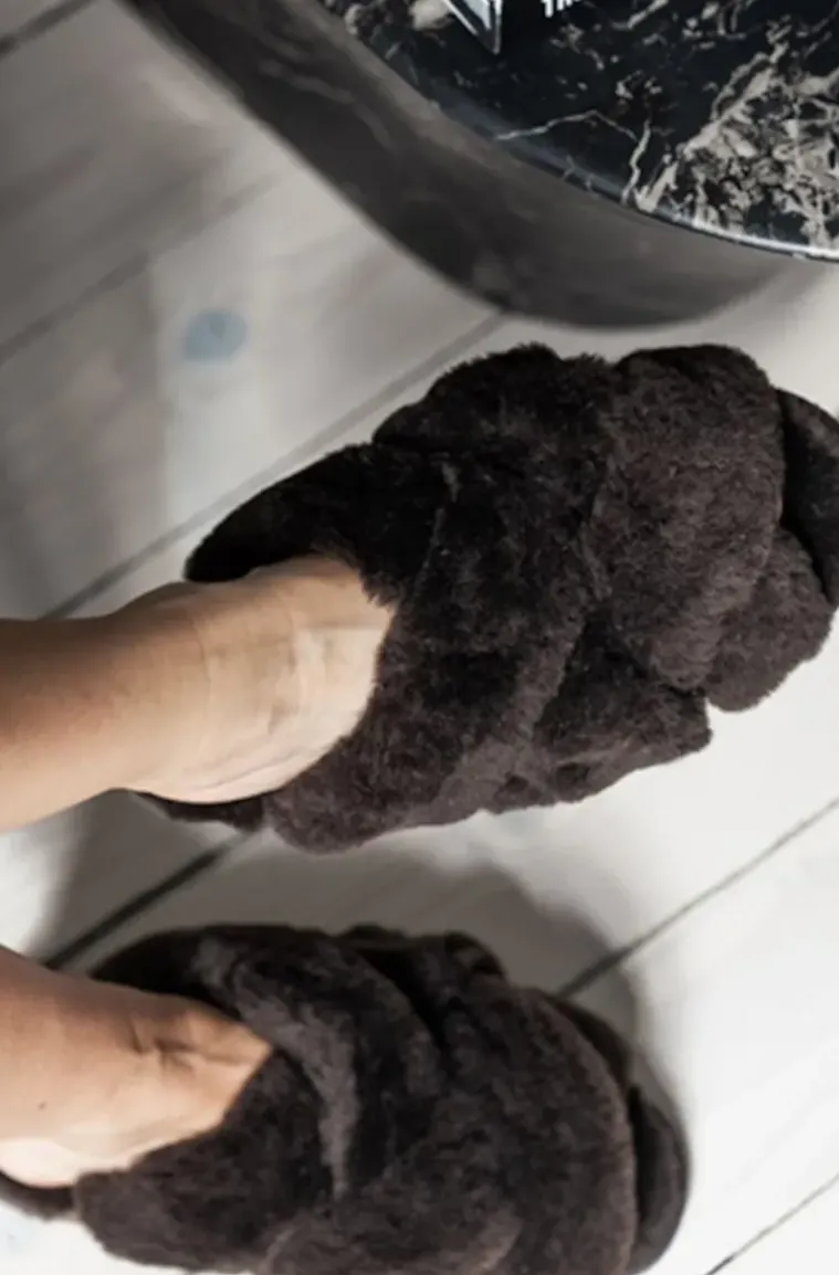 Shepherd of Sweden - Dam Gabriella Tofflor Dark Brown