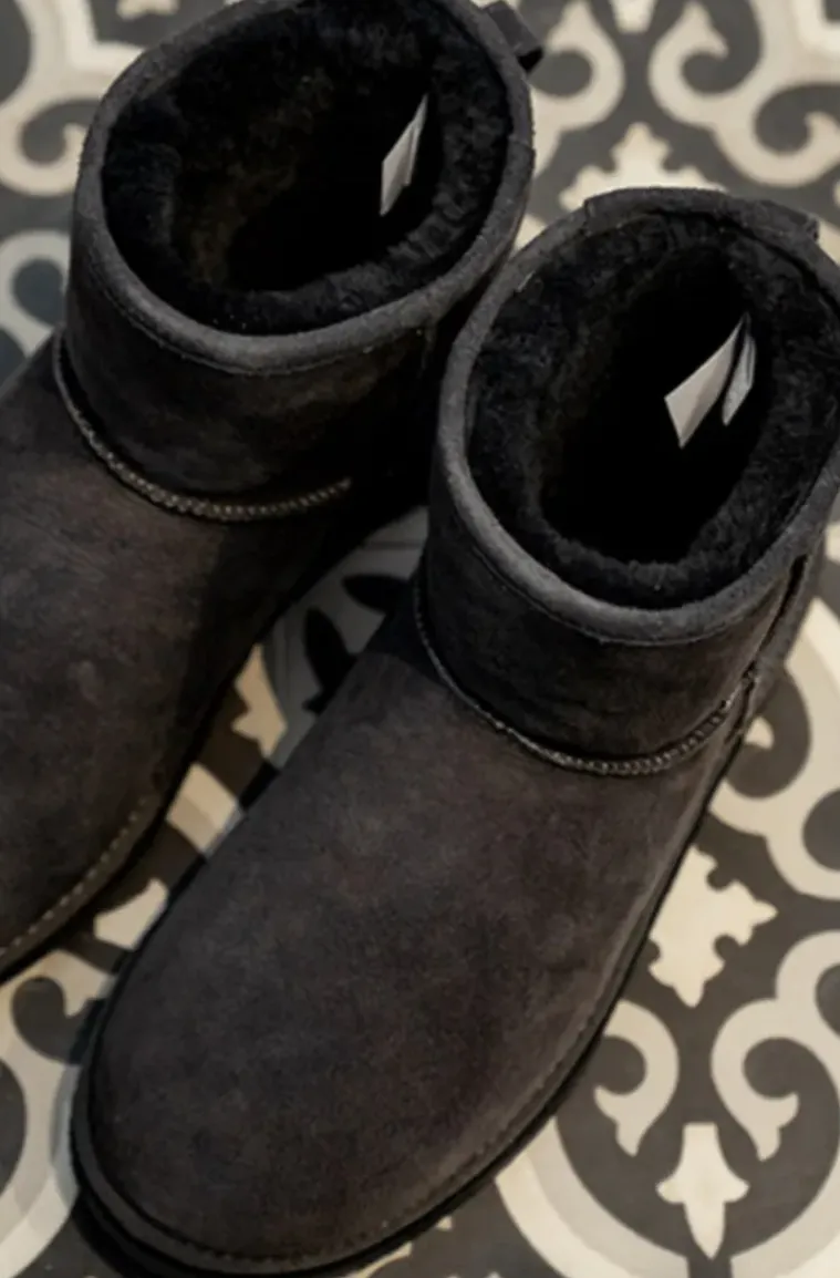 Shepherd of Sweden - Dam Laura Ankelhöga Fårskinnsboots Svart