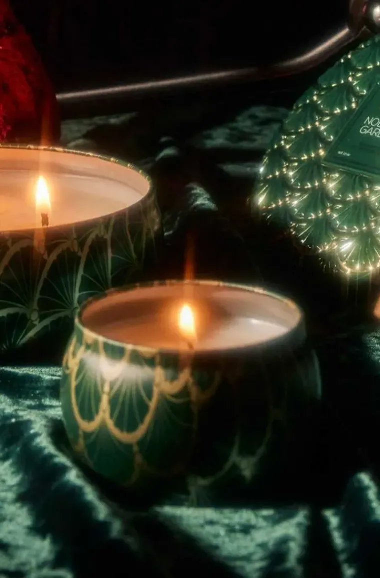 Voluspa - Noble Fir Garland Mini Tin Candle