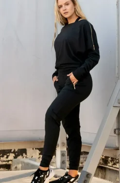 Wallderinska - Edge Casual Zip Sweater